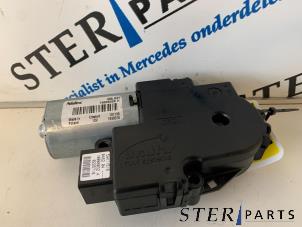 Gebruikte Schuifdak Motor Mercedes C Estate (S204) 2.2 C-200 CDI 16V . Prijs € 85,00 Margeregeling aangeboden door Sterparts Mercedes specialist