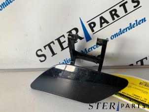 Gebruikte Afdekkap koplampsproeier links Mercedes CL (216) 4.7 CL-500 V8 32V 4-Matic Prijs € 9,50 Margeregeling aangeboden door Sterparts Mercedes specialist