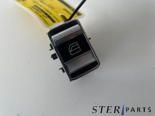 Gebruikte Ruit schakelaar elektrisch Mercedes S (W221) 3.5 S-350 24V Prijs € 25,00 Margeregeling aangeboden door Sterparts Mercedes specialist