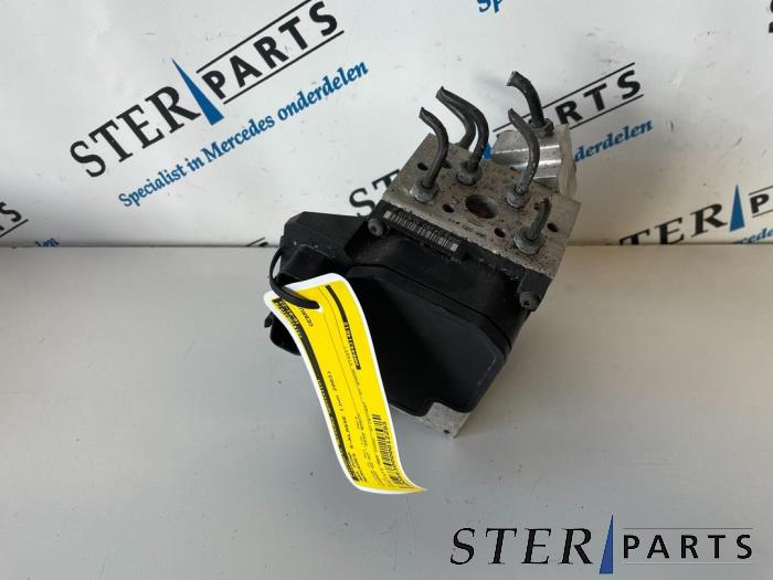 Gebruikte ABS Pomp Mercedes S (W220) 3.2 S-320 CDI Prijs € 44,95 Margeregeling aangeboden door Sterparts Mercedes specialist