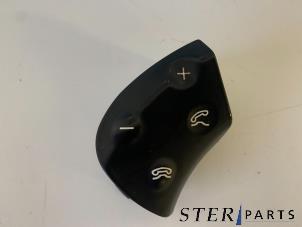 Gebruikte Schakelaar stuurbediening Mercedes C Combi (S203) 2.2 C-200 CDI 16V Prijs € 24,95 Margeregeling aangeboden door Sterparts Mercedes specialist