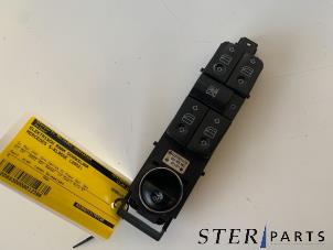 Gebruikte Ruit schakelaar elektrisch Mercedes S (W220) 3.2 S-320 CDI Prijs € 34,95 Margeregeling aangeboden door Sterparts Mercedes specialist