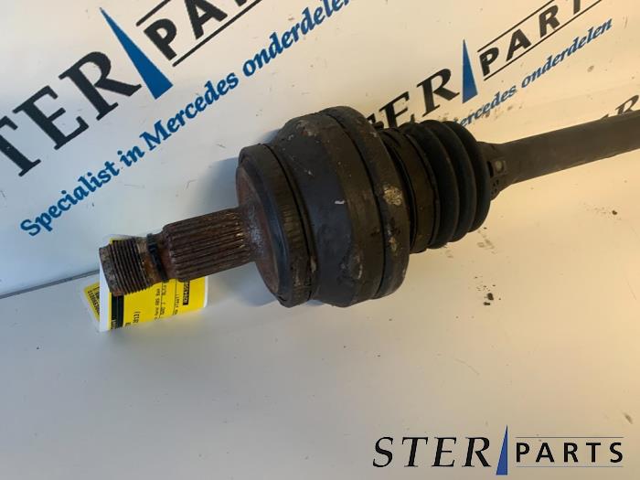 Aandrijfas rechts-achter van een Mercedes-Benz C (W204) 2.2 C-200 CDI 16V 2013