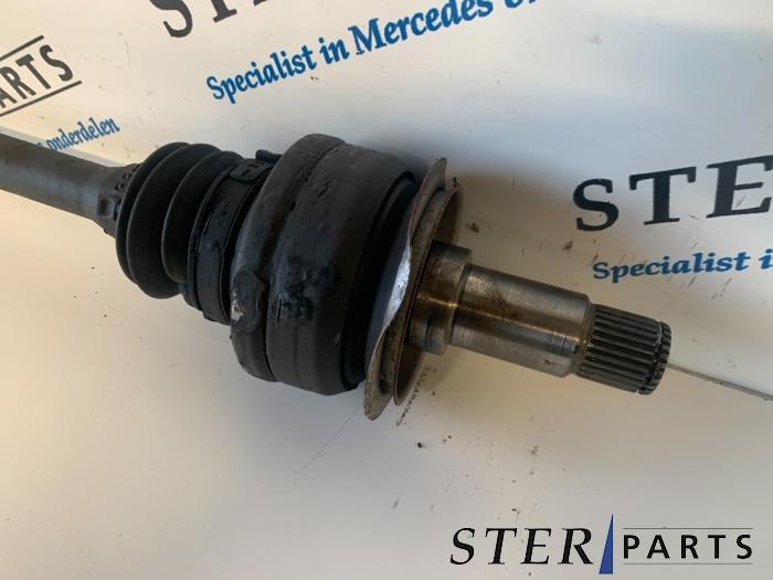 Aandrijfas rechts-achter van een Mercedes-Benz C (W204) 2.2 C-200 CDI 16V 2013