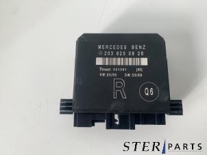 Gebruikte Deur module Mercedes C (W203) 1.8 C-180K 16V Prijs € 19,95 Margeregeling aangeboden door Sterparts Mercedes specialist