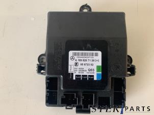 Gebruikte Deur module Mercedes B (W245) 1.7 B-170 16V Prijs € 24,95 Margeregeling aangeboden door Sterparts Mercedes specialist