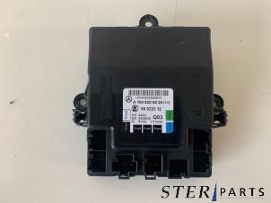 Gebruikte Deur module Mercedes B (W245) 1.7 B-170 16V Prijs € 19,95 Margeregeling aangeboden door Sterparts Mercedes specialist