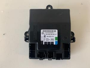 Gebruikte Deur module Mercedes B (W245) 1.7 B-170 16V Prijs € 19,95 Margeregeling aangeboden door Sterparts Mercedes specialist