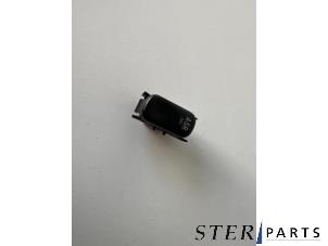Gebruikte ASR schakelaar Mercedes E (W210) 2.2 E-200 CDI 16V Prijs € 7,50 Margeregeling aangeboden door Sterparts Mercedes specialist