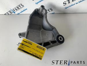 Gebruikte Versnellingsbak Steun Mercedes B (W246) 1.6 B-200 BlueEFFICIENCY Turbo 16V Prijs € 24,95 Margeregeling aangeboden door Sterparts Mercedes specialist