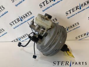 Gebruikte Rembekrachtiger Mercedes E (W210) 3.0 E-300D 24V Prijs € 49,50 Margeregeling aangeboden door Sterparts Mercedes specialist