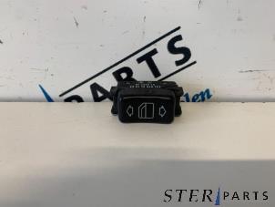 Gebruikte Ruit schakelaar elektrisch Mercedes E (W124) 2.0 200 E Prijs € 9,95 Margeregeling aangeboden door Sterparts Mercedes specialist