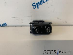Gebruikte Schakelaar Stoelverwarming Mercedes ML I (163) 2.7 270 CDI 20V Prijs € 4,95 Margeregeling aangeboden door Sterparts Mercedes specialist