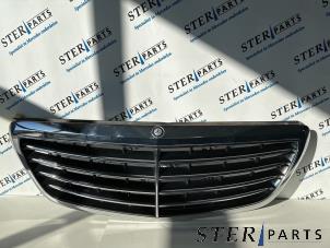 Gebruikte Grille Mercedes S (222.0/222.1) 3.0 S-320L 24V Prijs € 125,00 Margeregeling aangeboden door Sterparts Mercedes specialist