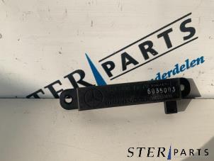 Gebruikte Antenne Mercedes S (W221) 3.0 S-320 CDI 24V 4-Matic Prijs € 14,95 Margeregeling aangeboden door Sterparts Mercedes specialist