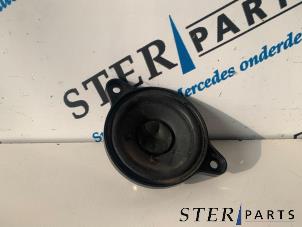 Gebruikte Speaker Mercedes E (W211) 2.2 E-200 CDI 16V Prijs € 9,50 Margeregeling aangeboden door Sterparts Mercedes specialist