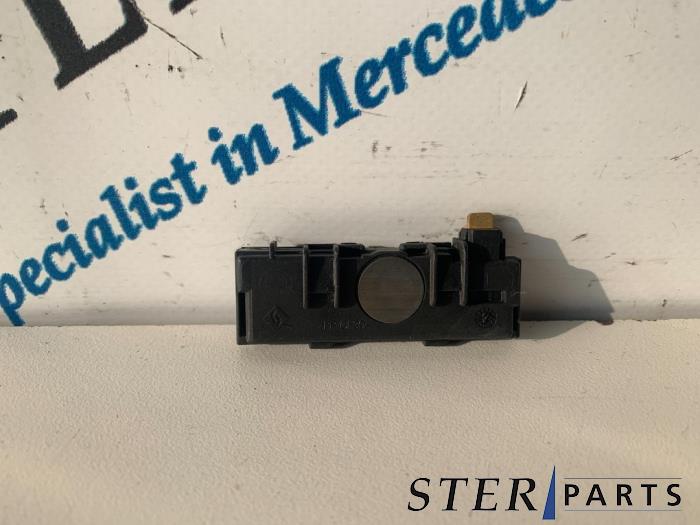 Gebruikte Temperatuursensor binnen Mercedes C Estate (S204) 2.2 C-220 CDI 16V BlueEfficiency Prijs € 12,50 Margeregeling aangeboden door Sterparts Mercedes specialist