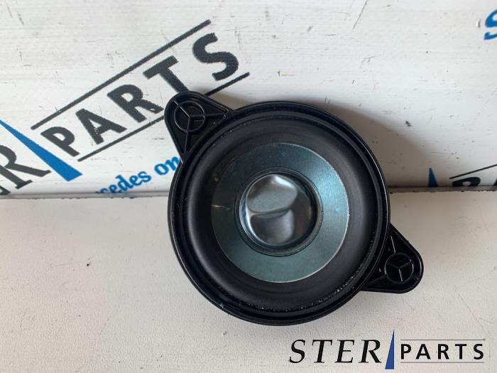 Gebruikte Luidspreker Mercedes E (C207) E-350 CDI V6 24V Prijs € 24,95 Margeregeling aangeboden door Sterparts Mercedes specialist