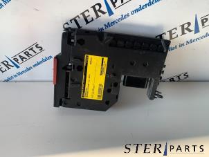 Gebruikte Zekeringkast Mercedes E (C207) E-350 CDI V6 24V Prijs € 69,50 Margeregeling aangeboden door Sterparts Mercedes specialist