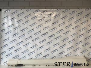 Gebruikte Sideskirt links Mercedes E (C207) E-350 CDI V6 24V Prijs € 149,50 Margeregeling aangeboden door Sterparts Mercedes specialist