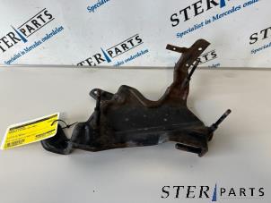 Gebruikte Steun (diversen) Mercedes E Combi (S211) 3.0 E-280 CDI V6 24V Prijs € 15,00 Margeregeling aangeboden door Sterparts Mercedes specialist
