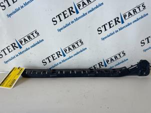 Gebruikte Bumpersteun rechts-achter Mercedes E (W212) E-350 CDI BlueEfficiency 3.0 V6 24V Prijs € 7,50 Margeregeling aangeboden door Sterparts Mercedes specialist