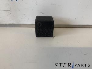 Gebruikte Relais Mercedes E (W210) 2.2 E-220D 16V Prijs € 4,95 Margeregeling aangeboden door Sterparts Mercedes specialist