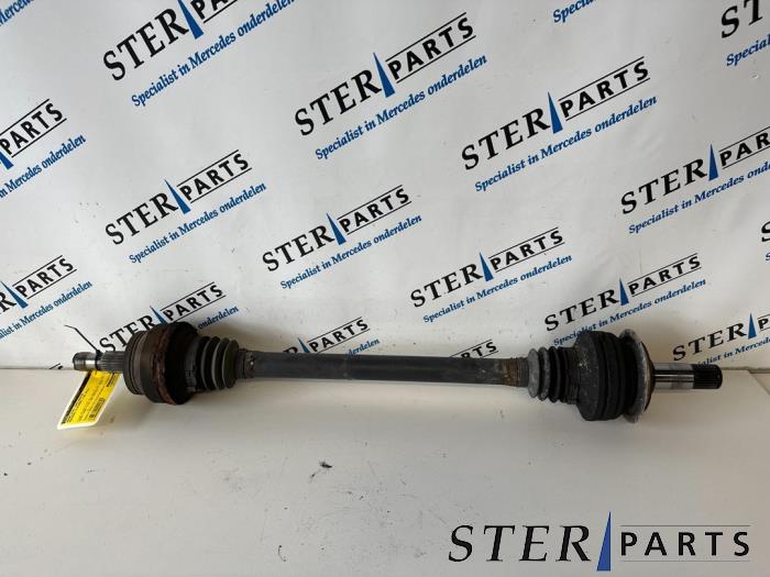 Gebruikte Aandrijfas links-achter Mercedes E (W212) E-350 CDI BlueEfficiency 3.0 V6 24V Prijs € 49,50 Margeregeling aangeboden door Sterparts Mercedes specialist