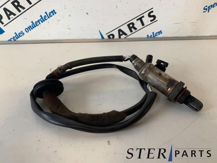 Lambda Sonde van een Mercedes-Benz E (W124) 2.3 230 E 1990