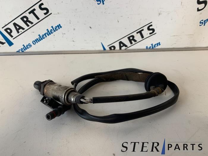 Lambda Sonde van een Mercedes-Benz E (W124) 2.3 230 E 1990