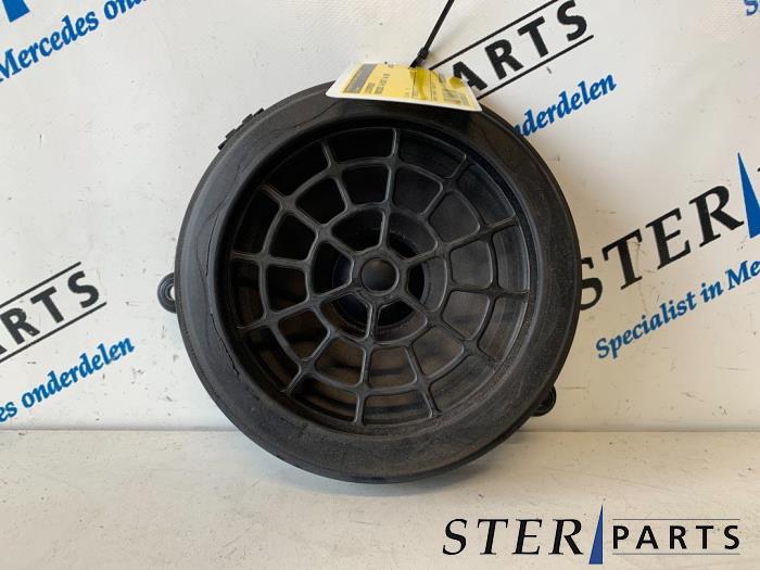 Gebruikte Luidspreker Mercedes C Combi (S203) 2.2 C-200 CDI 16V Prijs € 9,95 Margeregeling aangeboden door Sterparts Mercedes specialist