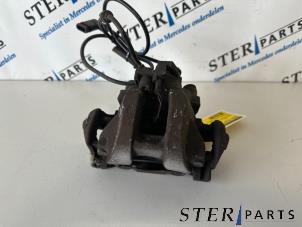 Gebruikte Remklauw (Tang) rechts-achter Mercedes S (W221) 3.0 S-320 CDI 24V Prijs € 50,00 Margeregeling aangeboden door Sterparts Mercedes specialist