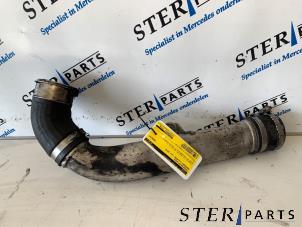 Gebruikte Intercooler Buis Mercedes C Estate (S205) C-220 CDI BlueTEC, C-220 d 2.2 16V Prijs € 35,00 Margeregeling aangeboden door Sterparts Mercedes specialist