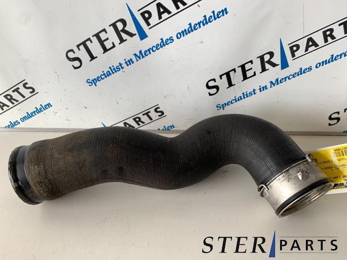 Gebruikte Intercooler Slang Mercedes R (W251) 3.0 320 CDI 24V 4-Matic Prijs € 14,95 Margeregeling aangeboden door Sterparts Mercedes specialist