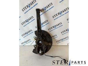 Gebruikte Fusee links-voor Mercedes R (W251) 3.0 320 CDI 24V 4-Matic Prijs € 125,00 Margeregeling aangeboden door Sterparts Mercedes specialist