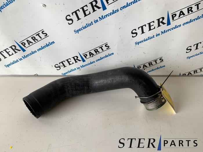 Gebruikte Intercooler Slang Mercedes R (W251) 3.0 320 CDI 24V 4-Matic Prijs € 34,95 Margeregeling aangeboden door Sterparts Mercedes specialist
