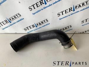 Gebruikte Intercooler Slang Mercedes R (W251) 3.0 320 CDI 24V 4-Matic Prijs € 34,95 Margeregeling aangeboden door Sterparts Mercedes specialist