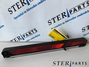 Gebruikte Gevarendriehoek Mercedes E Combi (S211) 2.2 E-220 CDI 16V Prijs € 19,95 Margeregeling aangeboden door Sterparts Mercedes specialist