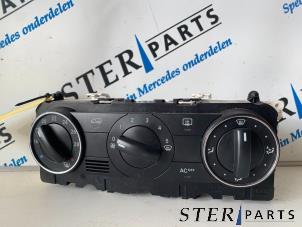 Gebruikte Chaufage Bedieningspaneel Mercedes B (W245) 1.7 B-170 16V Prijs € 29,95 Margeregeling aangeboden door Sterparts Mercedes specialist