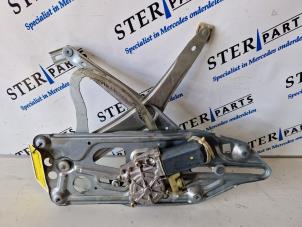 Gebruikte Ruitmechaniek 4Deurs rechts-voor Mercedes S (W140) 2.8 300 SE Prijs € 35,00 Margeregeling aangeboden door Sterparts Mercedes specialist