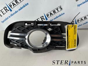 Gebruikte Bumper Rooster Mercedes C (W204) 1.6 C-180K 16V BlueEfficiency Prijs € 12,50 Margeregeling aangeboden door Sterparts Mercedes specialist