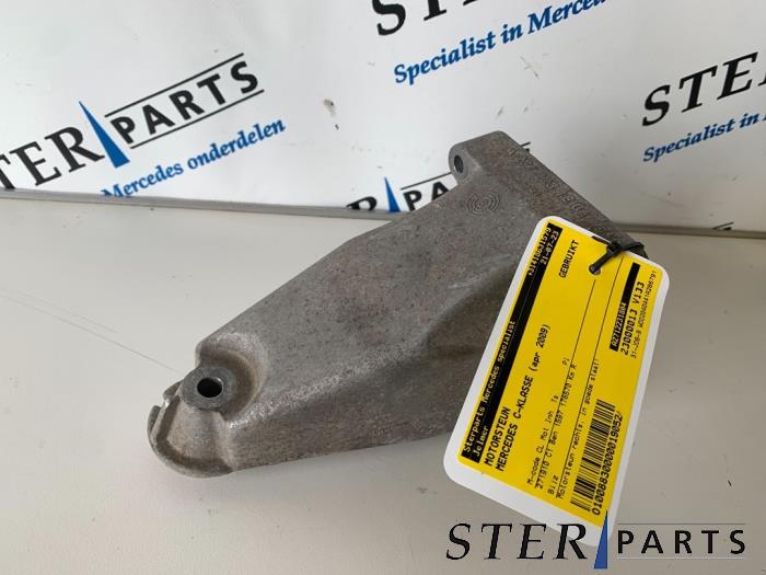 Gebruikte Motorrubber Mercedes C (W204) 1.6 C-180K 16V BlueEfficiency Prijs € 24,50 Margeregeling aangeboden door Sterparts Mercedes specialist