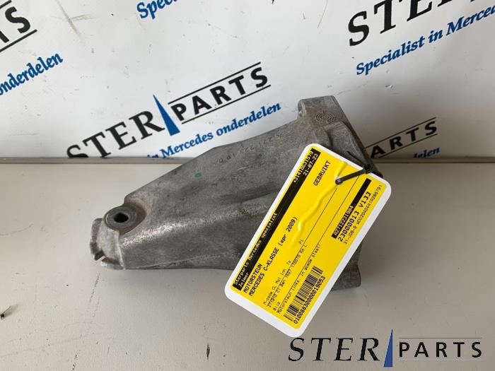 Gebruikte Motorsteun Mercedes C (W204) 1.6 C-180K 16V BlueEfficiency Prijs € 29,50 Margeregeling aangeboden door Sterparts Mercedes specialist