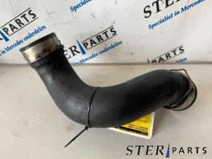 Gebruikte Intercooler Slang Mercedes E (W211) 2.7 E-270 CDI 20V Prijs € 15,00 Margeregeling aangeboden door Sterparts Mercedes specialist