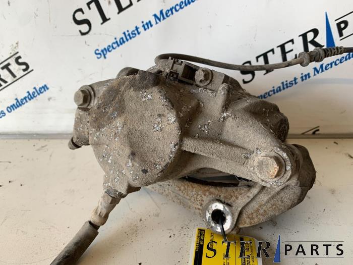 Remklauw (Tang) rechts-voor van een Mercedes-Benz E (W211) 2.7 E-270 CDI 20V 2003