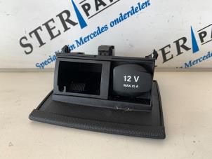 Gebruikte Asbak achter Mercedes C (W204) 2.2 C-200 CDI 16V Eco Prijs € 34,95 Margeregeling aangeboden door Sterparts Mercedes specialist