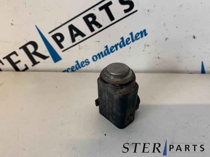 PDC Sensor van een Mercedes-Benz E Combi (S211) 2.2 E-220 CDI 16V 2003