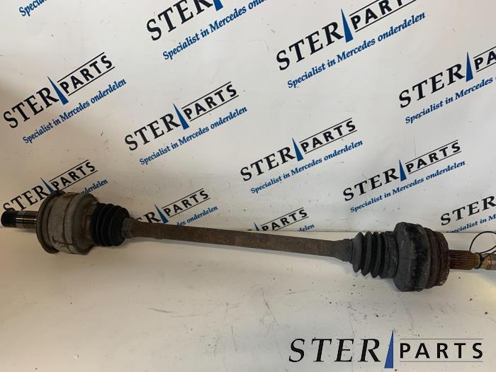 Gebruikte Aandrijfas links-achter Mercedes E Combi (S211) 2.2 E-220 CDI 16V Prijs € 50,00 Margeregeling aangeboden door Sterparts Mercedes specialist