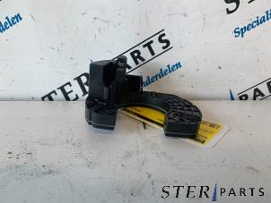 Gebruikte Stuurkolom module Mercedes E Combi (S211) 2.2 E-220 CDI 16V Prijs € 29,95 Margeregeling aangeboden door Sterparts Mercedes specialist