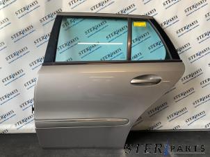 Gebruikte Deur 4Deurs links-achter Mercedes E Combi (S211) 2.2 E-220 CDI 16V Prijs € 100,00 Margeregeling aangeboden door Sterparts Mercedes specialist